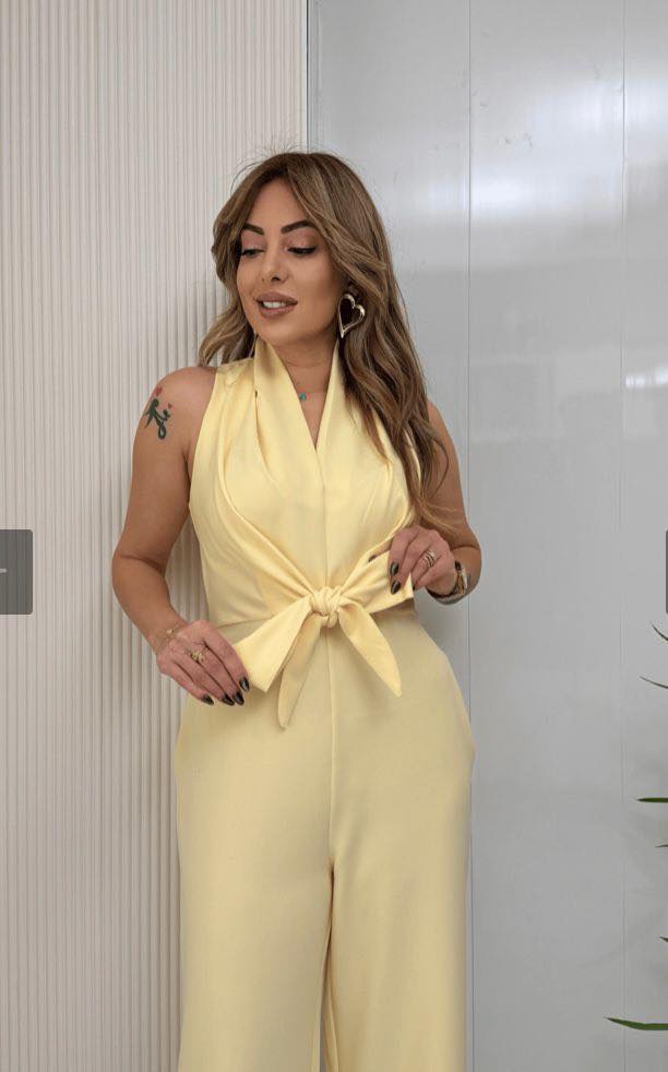 CAROL | Elegant and Flattering Jumpsuit
